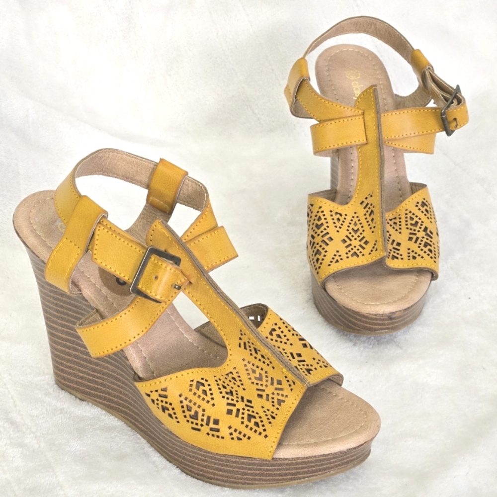 DAISY FUENTES Yellow Wedges High Heels Boho‎ Chic Sandals Coastal Summer Size 8
